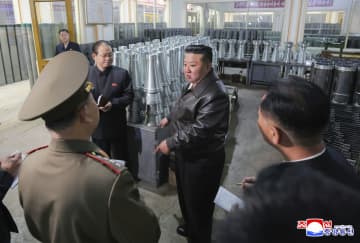 北朝鮮「砲弾生産4倍に」　ロシア支援で急拡大か