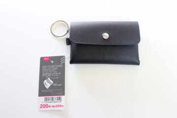 ダイソーで爆売れ中！他所で買ったら2000円級！コンパクトなのに折らずにはいる財布