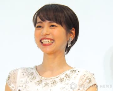 元宝塚雪組トップ娘役の真彩希帆、第1子妊娠を公表「小さな胎動の力強さに幸せと驚き」…美しいお腹ふっくら姿