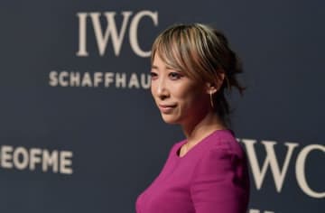 蜷川実花が「別世界」のような藤の花を撮るとこうなる。朝4時半出発で撮影した光景に「桃源郷みたい」と反響