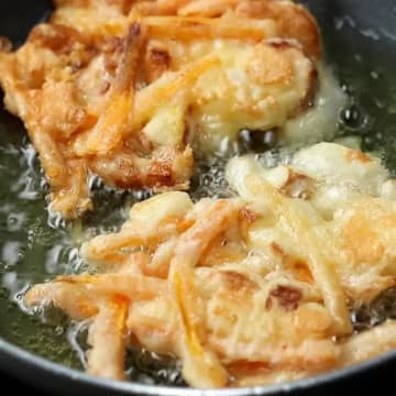 【ちくわの旨さなめんといてください】もう脇役じゃない！チーズと野菜とピリ辛でちくわレシピ3選