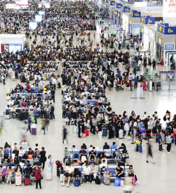 中国メーデー連休の国内移動、延べ14億6500万人超す