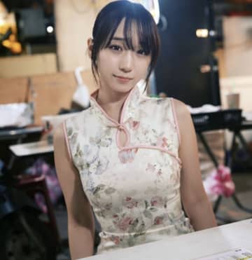 「反則級のチャイナドレス最高！！」コスプレイヤー・伊織もえ、チャイナコスでのグラビアショットにファン歓喜「表情がいい」