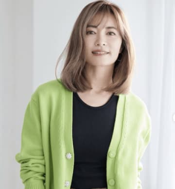 「どっちが娘？若すぎんだろ！！！」40代タレントの美人娘との2ショット披露「美しすぎる18歳」「めっちゃ綺麗！」