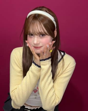 「敵無しのビジュアル」NiziU・ニナ、ベレー帽姿のキュートなちゅん顔が沸騰「いい意味でオンニ感」