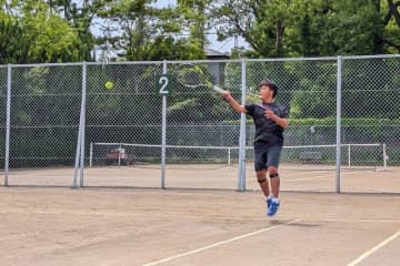 「第9回むさしの村ジュニアテニストーナメント：5月」の14歳以下男子は島田隼、女子は中川苺が優勝