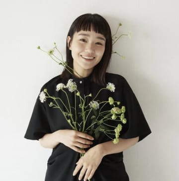 「金髪ショート！？誰かわからないレベル！」30歳人気女優の"1カ月半ぶり"の投稿に絶賛の声「街中で会っても気づかない」
