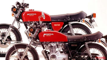 「え、排気量も違ったの?!」「バケヨンとは」ホンダ ドリーム CB400FOURは前期型→後期I型／II型でなにがちがう？【絶版名車の見分け方】