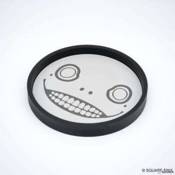 「NieR（ニーア）」シリーズからエミールがモチーフになったラバートレイや巾着袋が登場！