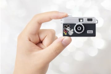 ディズニーキャラの声が流れる「超小型トイカメラ」。ミッキー/プーさん/ベイマックスなどレトロな全5種