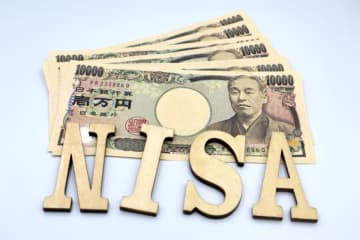 何かと話題のNISA。23歳で年収350万円の社会人が、老後のために今から毎月2万円で始めるなら、iDeCoとNISAのどっちを選ぶべき？