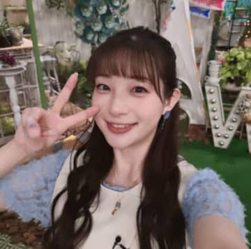 「顔ちっちゃ、、遭遇した人が羨ましい」人気タレント・足立梨花が競馬場デビュー　癒し度MAXのオフショットが話題に