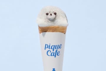 ジェラート ピケ カフェ“もちもち求肥”の「あざらし」クレープ、黒ごまジェラートやみたらしソース入り