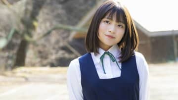 群青の世界・辻夏鈴、制服姿＆プールで大はしゃぎ ヤンマガWeb「NEXT推しガール！」