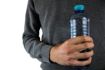 日本のコンビニで外国人客のトンデモ行為を目撃＝中国ネット「恐ろしい…」「防犯カメラがあるはず」