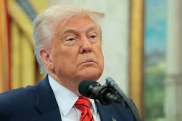 トランプとベゾスの風刺画をボツにされた漫画家、ピューリッツァー賞を受賞
