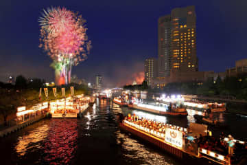 帝国ホテル 大阪、天神祭奉納花火などを水上から楽しむプラン販売。7月24日宵宮祭、25日本宮祭で