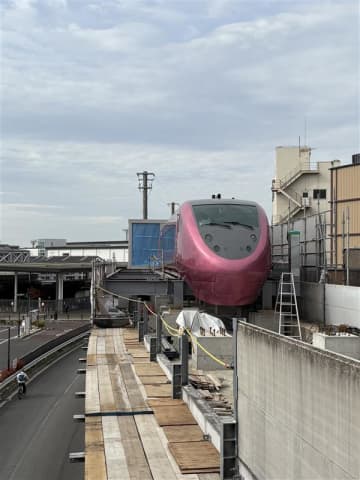 JR西、廃線高架上レストラン「FUTURE TRAIN」夏開業　廃車両を活用