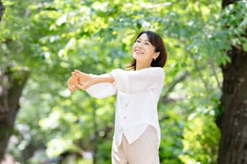「お金は大事ですが、最も大事なのは…」100歳超えも大歓迎の55歳女性、幸せな老後のために実践する “貯金”以外の備え