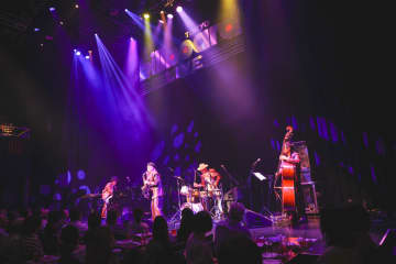 ＜ライブレポート＞ユッコ・ミラー feat. H ZETTRIO──異才同士が火花を散らす、話題のコラボ作『LINK』を携えた熱狂のビルボードライブ公演