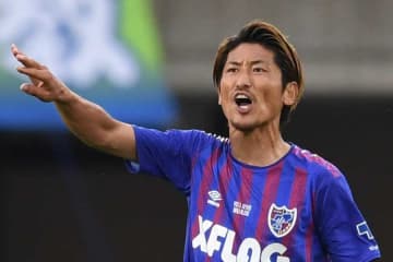 39歳日本人が欧州でリーグ優勝「すげえ！」　ベテランDFの“挑戦姿”に脚光「尊敬する」