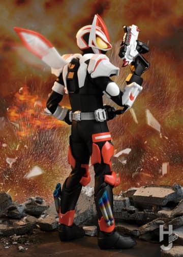 細部まで徹底再現！RAH最新作『仮面ライダーギーツ』を特撮風に撮り下ろし！約30cmのアクションフィギュア【メディコム・トイ】