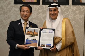 【大阪・関西万博】鳥取県がサウジアラビアと〝砂協定〟締結　平井知事「輪を広げていきたい」