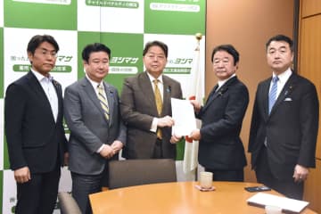 戦争検証の中止申し入れ　自民保守系、官房長官に