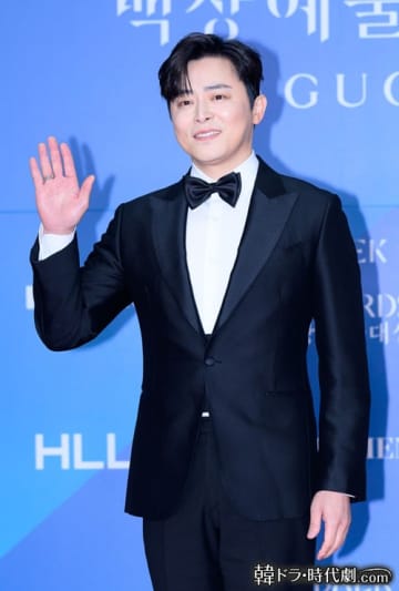 1人2役の大挑戦が実を結ぶ、チョ・ジョンソクが映画『パイロット』で掴んだ百想の栄光