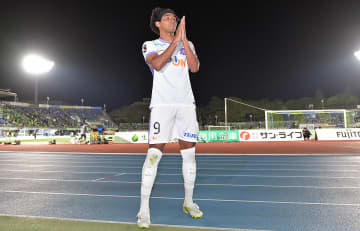 広島が不振の湘南撃破でリーグ連勝！　前節に続き中村草太奪取のPKを決めたジャーメイン良が決勝点【明治安田J1第15節】