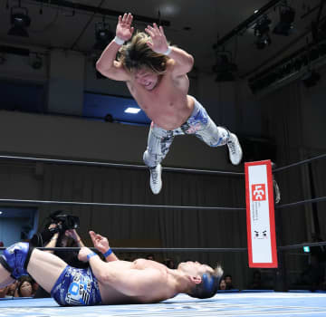 【タカタイチ】棚橋弘至がＴＡＫＡみちのくに掟破りのみちのくドライバーⅡ　試合後はＪ４Ｇ・上村優也のシングル戦要求を受諾