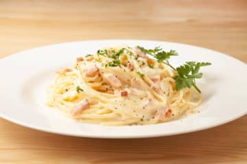 料理研究家リュウジ「結局こういうパスタが一番」レンジ調理のみで完成『やけくそカルボナーラ』の作り方が話題！”まさかの完成度の高さ”に主婦からも「マジうまい、簡単、本当にありがとう。」「めっちゃ美味くてびっくり」の声