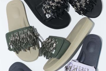 TOGA×スイコック、メタル付きフリンジのストラップサンダル＆バックル煌めくクロッグサンダル