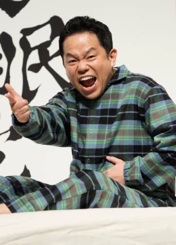 ユニクロ、津田篤宏と母を広告に起用⇨ツーショットが「すごく良い写真」「泣くって」と話題