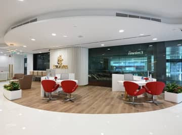 【シンガポール】エミレーツ航空、シンガポール初の旗艦店［運輸］