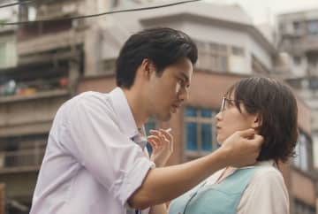 吉岡⾥帆&⽔上恒司W主演　映画『九⿓ジェネリックロマンス』　九⿓の世界観に引き込まれる新場面写真が解禁！