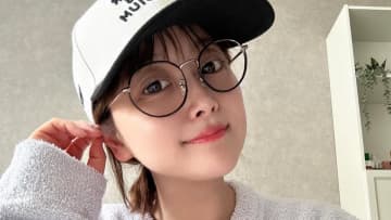 「ハンサムなパパ」鈴木奈々 父との“顔出し”親子ショット公開！原宿のカフェで仲良くリラックスする姿に「仲良くて微笑ましい」「お父さんオシャレ」