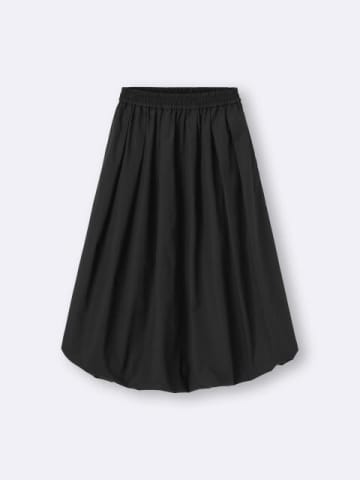 GUの「黒スカート」って本当にいい仕事するわ～♡着回し力バツグン！大人のコレ買いボトムス