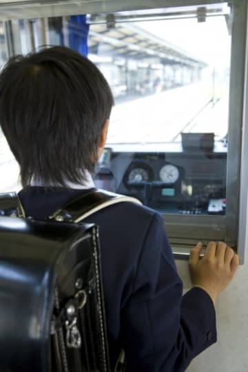高松の電車で一駅一駅教えてくれた小学生に感動＝中国ネット「本当にかわいい」「東京で中学生に…」