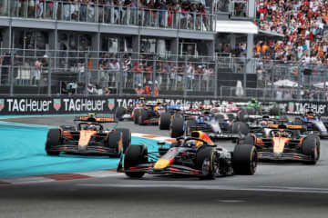「壁にぶつかれとでも？」ノリス、最前列から8番手に痛恨の順位ダウン【F1第6戦無線レビュー（1）】