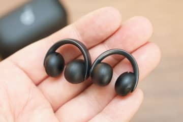 【レビュー】アンカー、ながら聴きイヤカフ型でも大口径ユニットでHi-Fiサウンド「AeroClip」を聴く