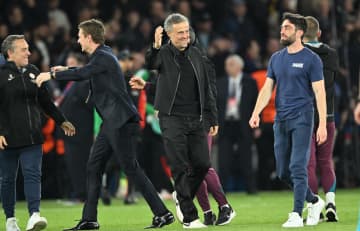 ｢望んでいたような試合ではなかった｣ ルイス・エンリケ監督は苦戦を認めつつも決勝進出に歓喜｢感情が溢れている！｣