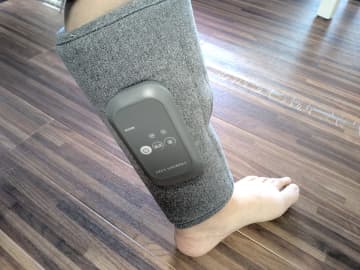 【家電ミニレビュー】ふくらはぎマッサージャーが痛気持ちいい! 買うならコードレスが便利