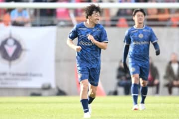 「ちっちゃいのにすご～い」松井大輔、ゴルフボールでリフティングに「プロの技術は衰え知らず」の声