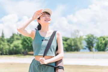 「飲む日焼け止め」は焼けない？ NGな使い方やビタミンCサプリの評価を皮膚科医が解説