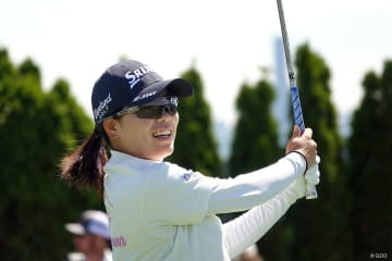 スイングのキモは「かかと重心、骨に乗る」 勝みなみは試合で変えることを恐れない
