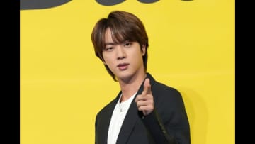 「BTS」メンバーにキス　女性が韓国警察に出頭し書類送検