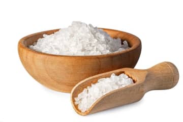 料理中に塩が切れてしまった…！そんなときに使える『身近な代用品』3選