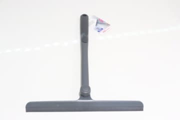 ダイソーで良い道具見つけた！回るだけで快適度爆上がり！お掃除が捗る便利なグッズ