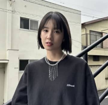 「黒木メイサも絶賛！！」美人女優の地下鉄ホームでのオフ感ショットが話題「ずっと変わらない可愛さ」「素顔で電車乗るんだ」